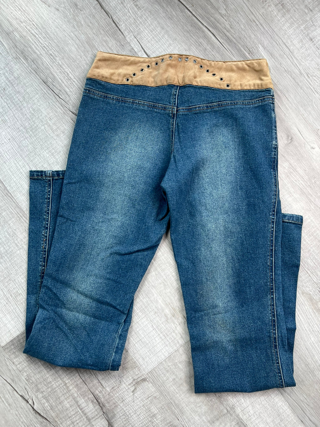 Vintage 2000s low rise denim jeans for women by Hydraulic, styled with classic fit and light wash denim.