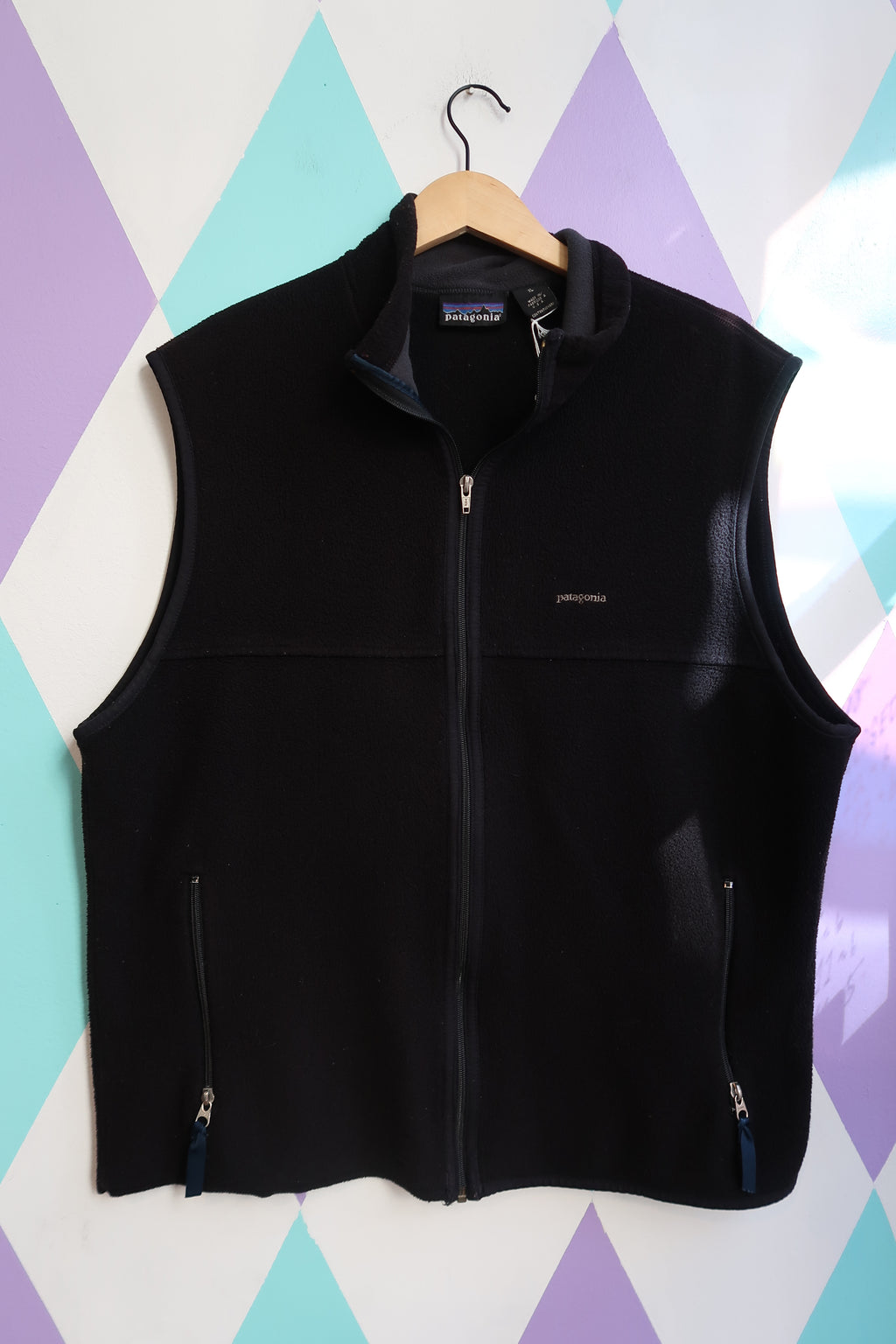 Men's vintage black fleece vest by Elektra Vintage, classic Patagonia-style men's top with cozy fleece fabric.
