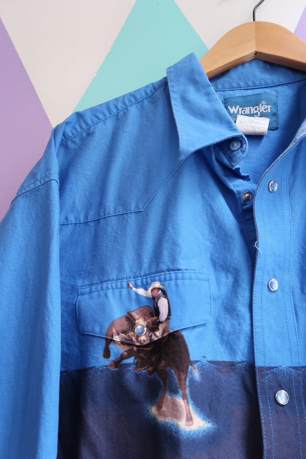Vintage Wrangler cowboy western button-up shirt for men, featuring classic buttons and a timeless design.