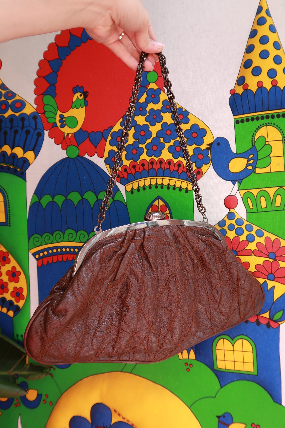 Vintage brown faux leather Kiss Lock clutch purse by Elektra Vintage, featuring a classic design with a metal clasp and textured surface.