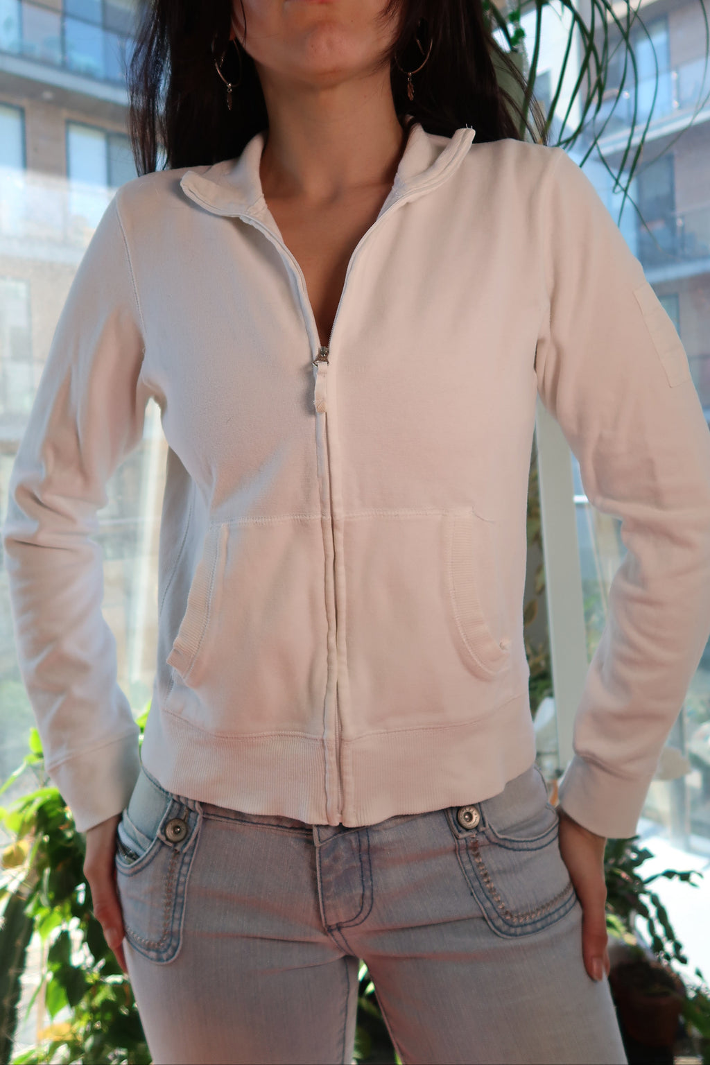 Vintage GAP White Zip-Up Collared Sweatshirt – Y2K Minimalist Aesthetic - Elektra Vintage