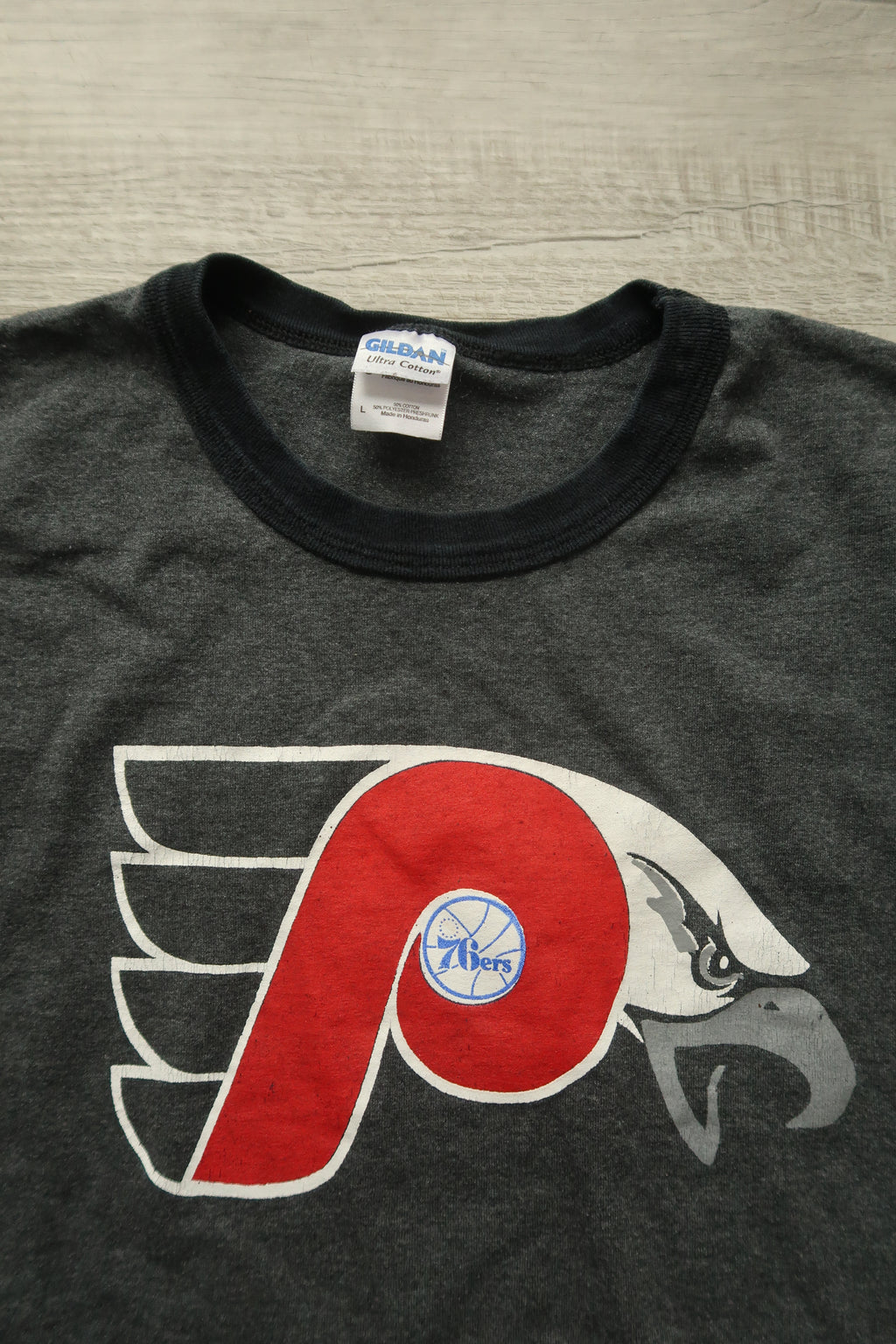 2000s Philly Sports Ringer Graphic Tee - Elektra Vintage