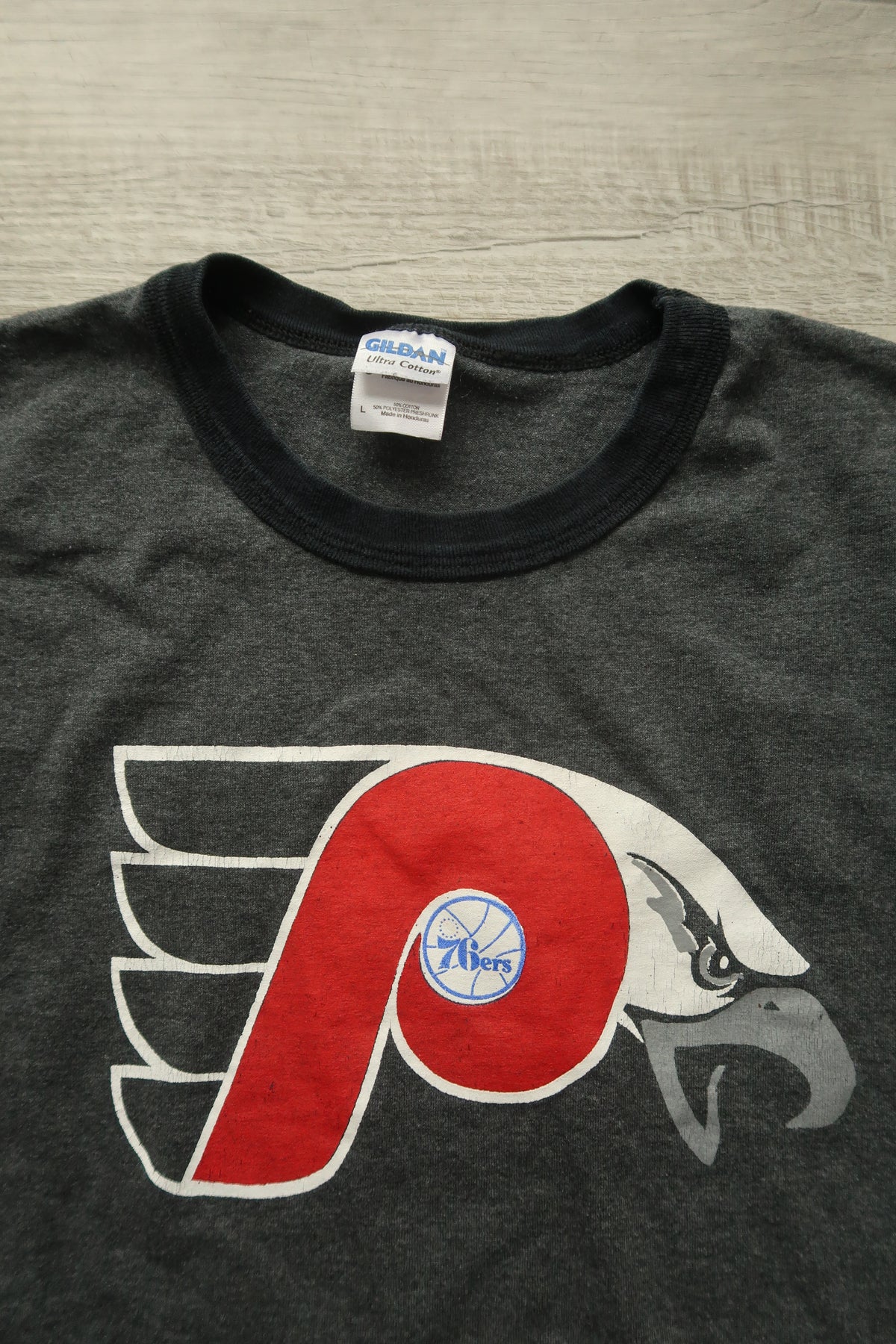 2000s Philly Sports Ringer Graphic Tee - Elektra Vintage