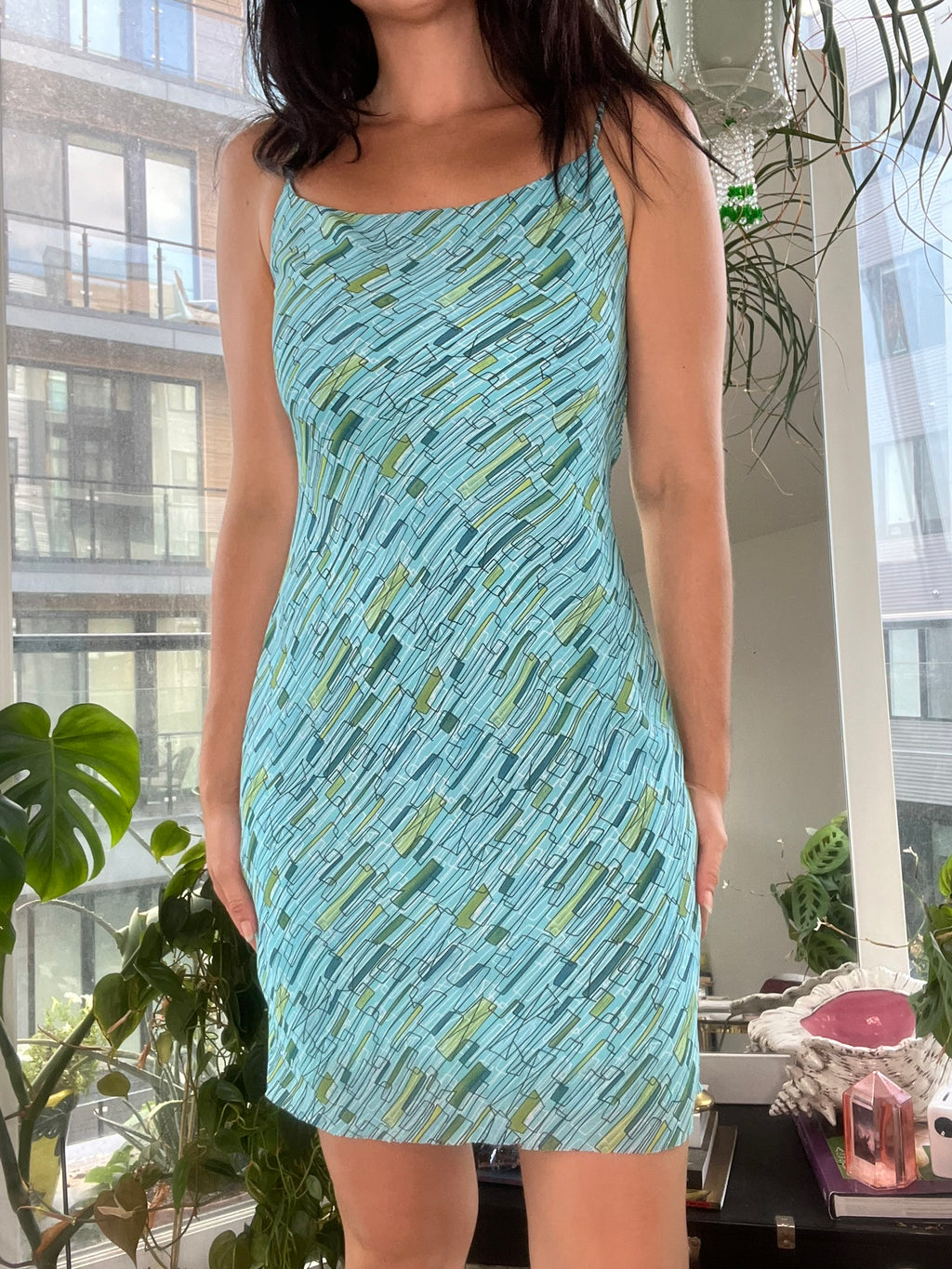 Elektra Vintage 2000s retro blue patterned mini dress with long sleeves and fitted silhouette, vintage fashion style.