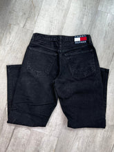 Load image into Gallery viewer, Relaxed Fit Black Wash Tommy Hilfiger Jeans
