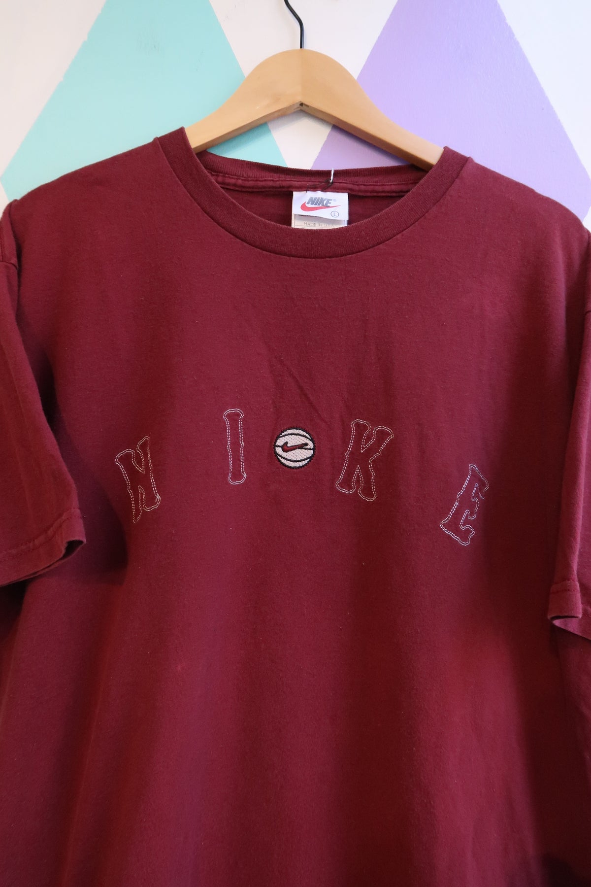 Vintage Y2K Nike Embroidered Graphic Tee – 2000s Burgundy Logo T-Shirt