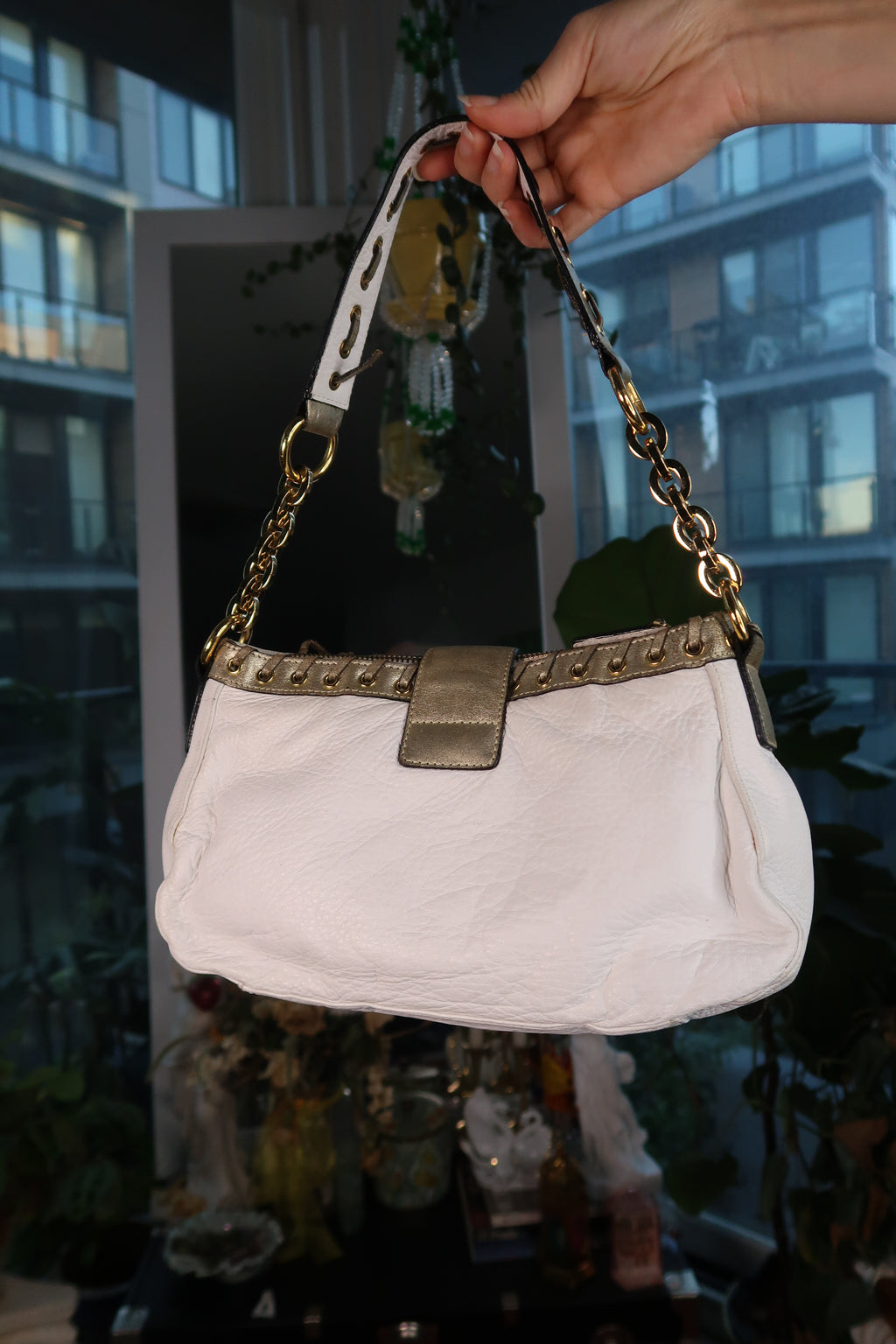 Vintage 2000s White and Gold Shoulder Bag with Chain Strap