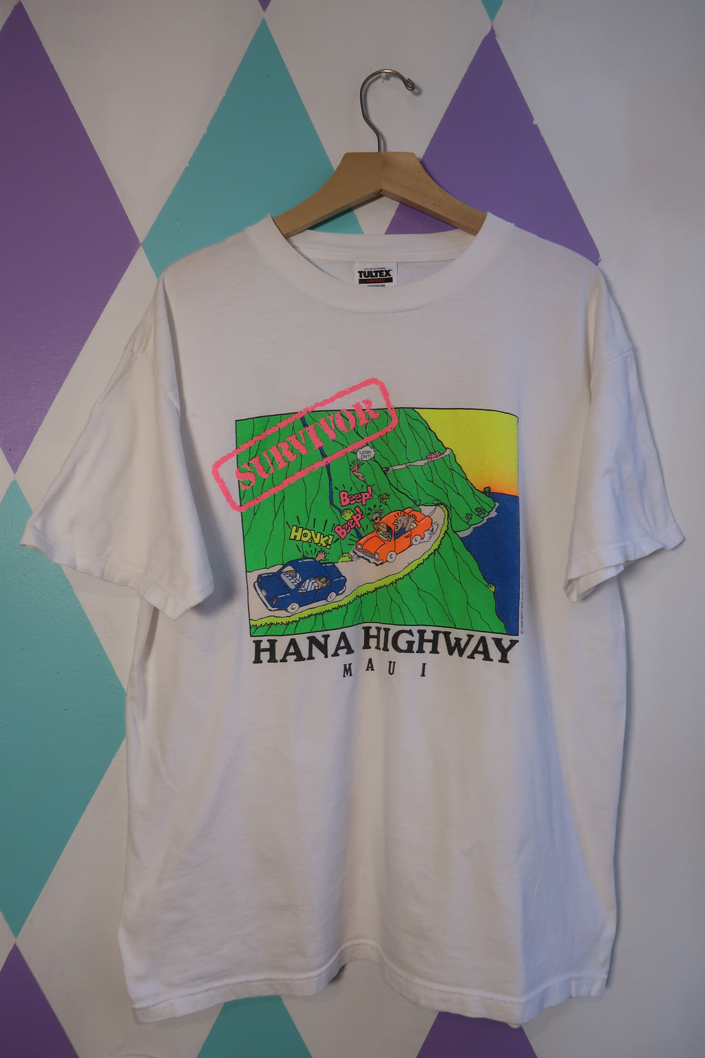 Vintage Elektra Vintage Hanna Highway neon graphic tee featuring retro highway design on soft cotton fabric.