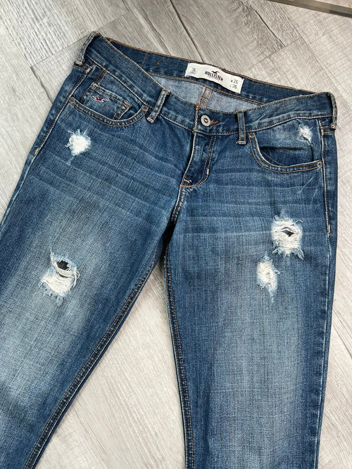 Elektra Vintage women's low rise denim jeans with distressed details and a 2000s Hollister style, casual and trendy bottoms.