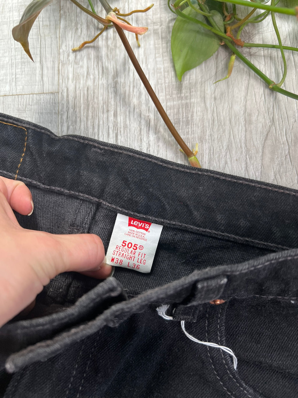 Men's Levi's 505 black denim straight fit jeans with classic five-pocket design, displayed on a neutral background.