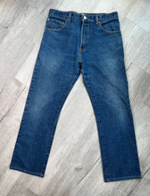 Load image into Gallery viewer, Indigo Wash Levi&#39;s 517 Bootcut Style Jeans
