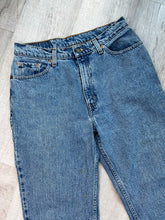 Load image into Gallery viewer, Vintage Levi&#39;s 512 Medium Wash Denim Jeans
