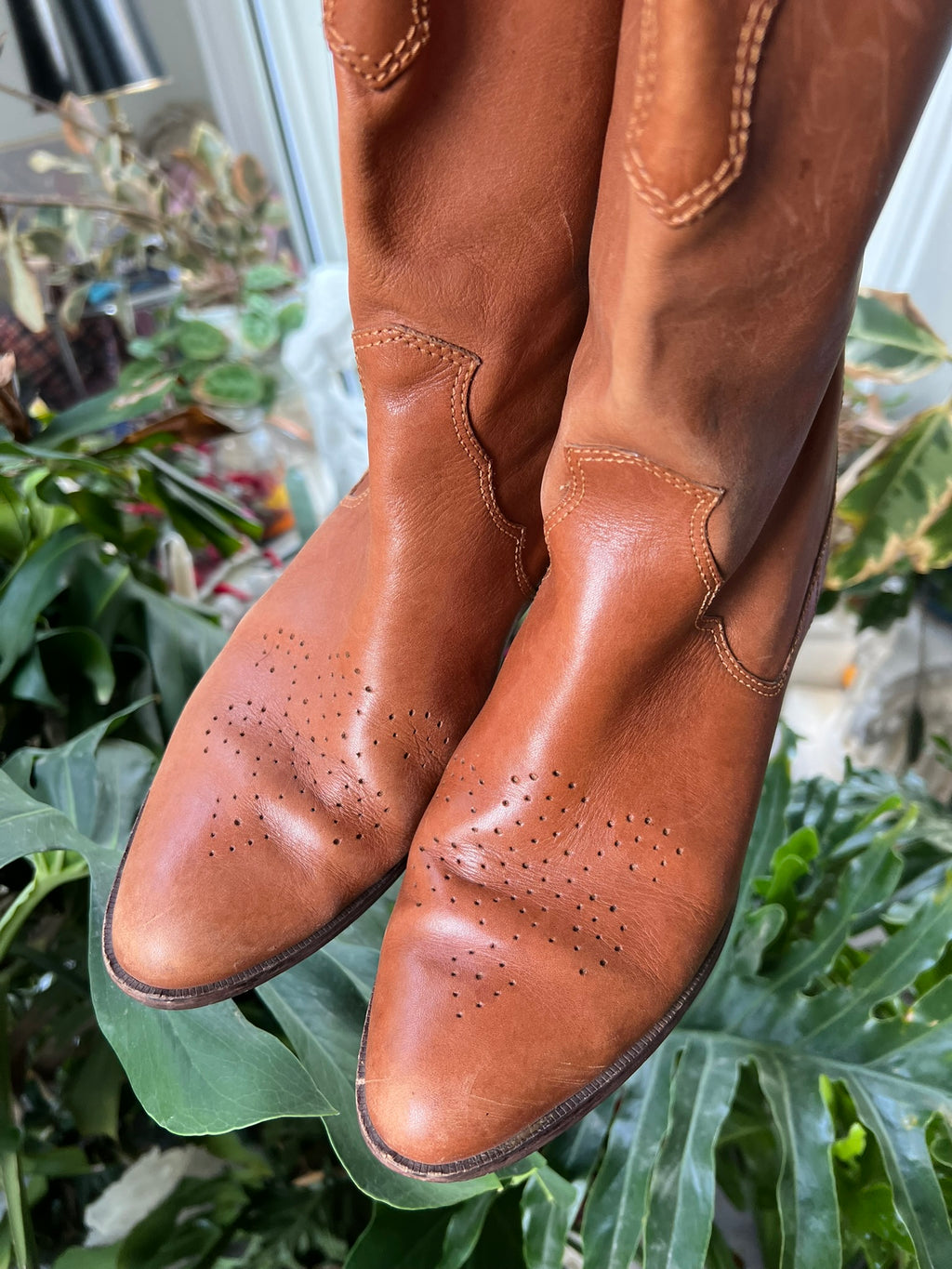 Elektra Vintage vintage tan western cowboy boots with classic stitching and pointed toes, perfect for western style fashion.