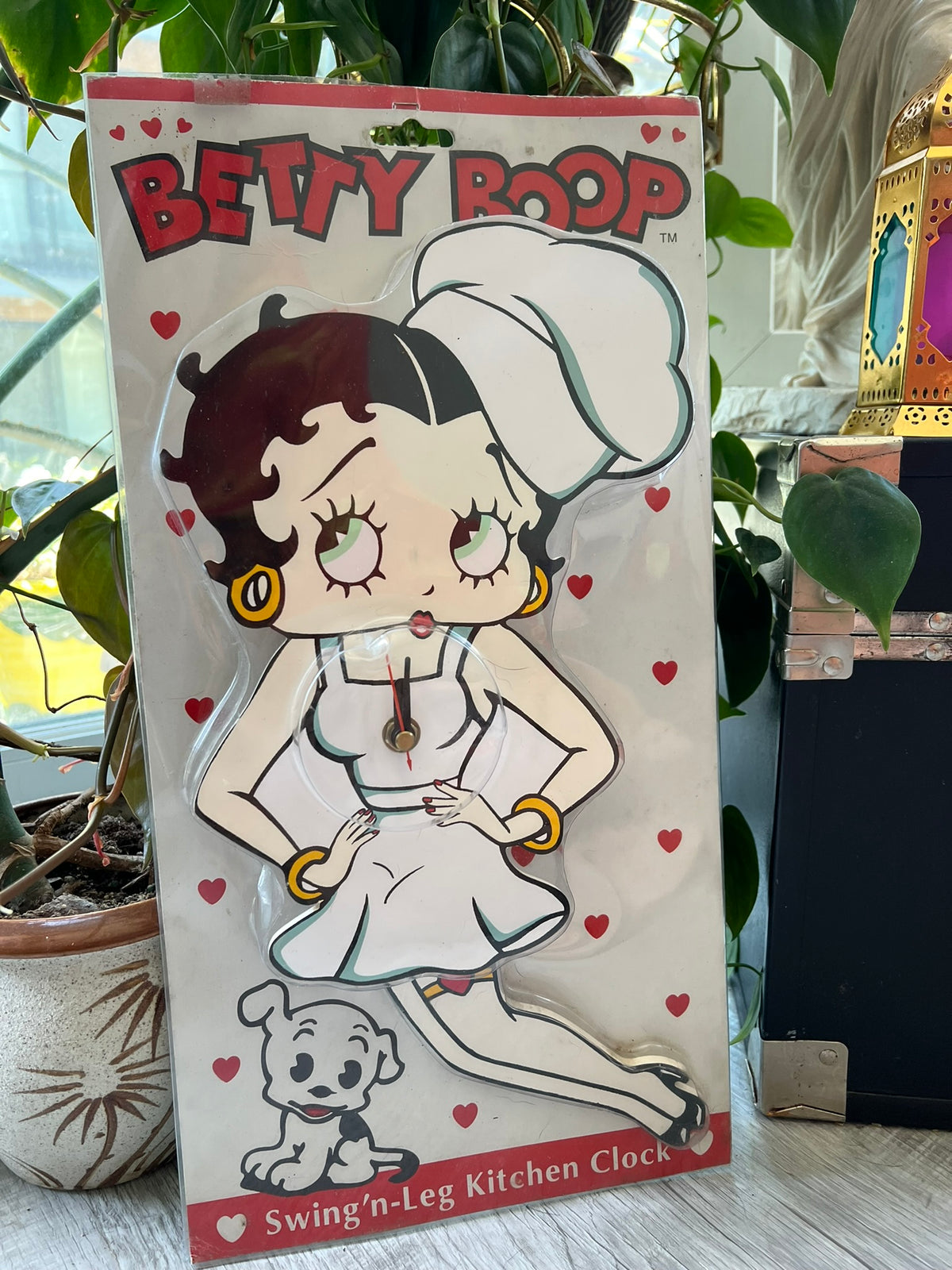 Vintage Betty Boop chef clock by Elektra Vintage featuring a classic 2000s cartoon character in a chef outfit.