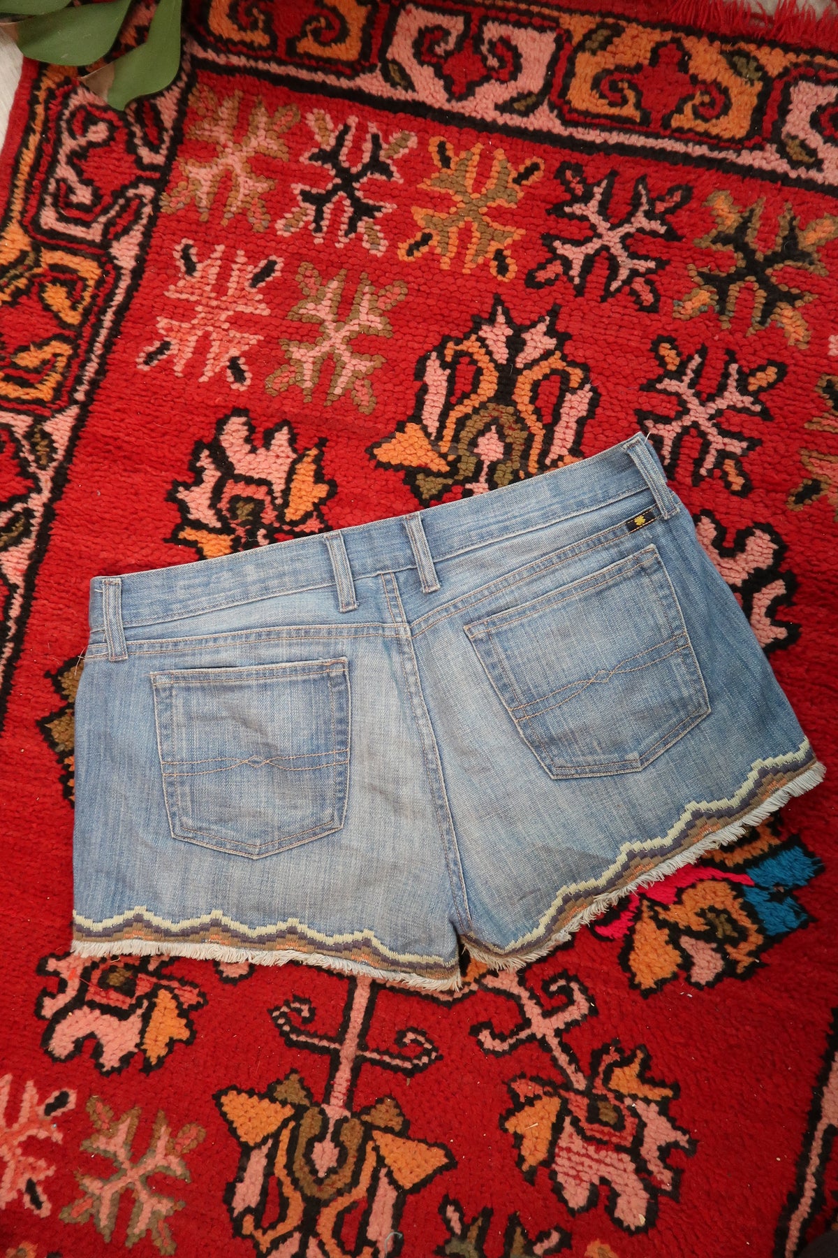 Vintage Lucky Brand low rise denim shorts with embroidered hem, women's casual bottoms, Elektra Vintage style.