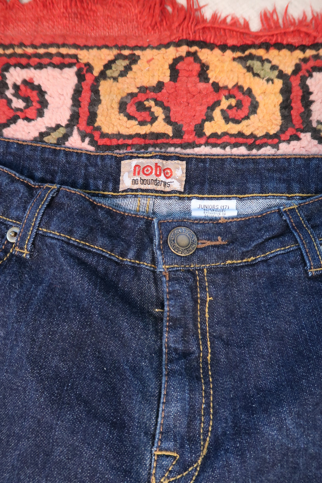 Vintage 2000s No Boundaries embroidered dark wash women's jeans by Elektra Vintage, showing detailed embroidery and classic fit.