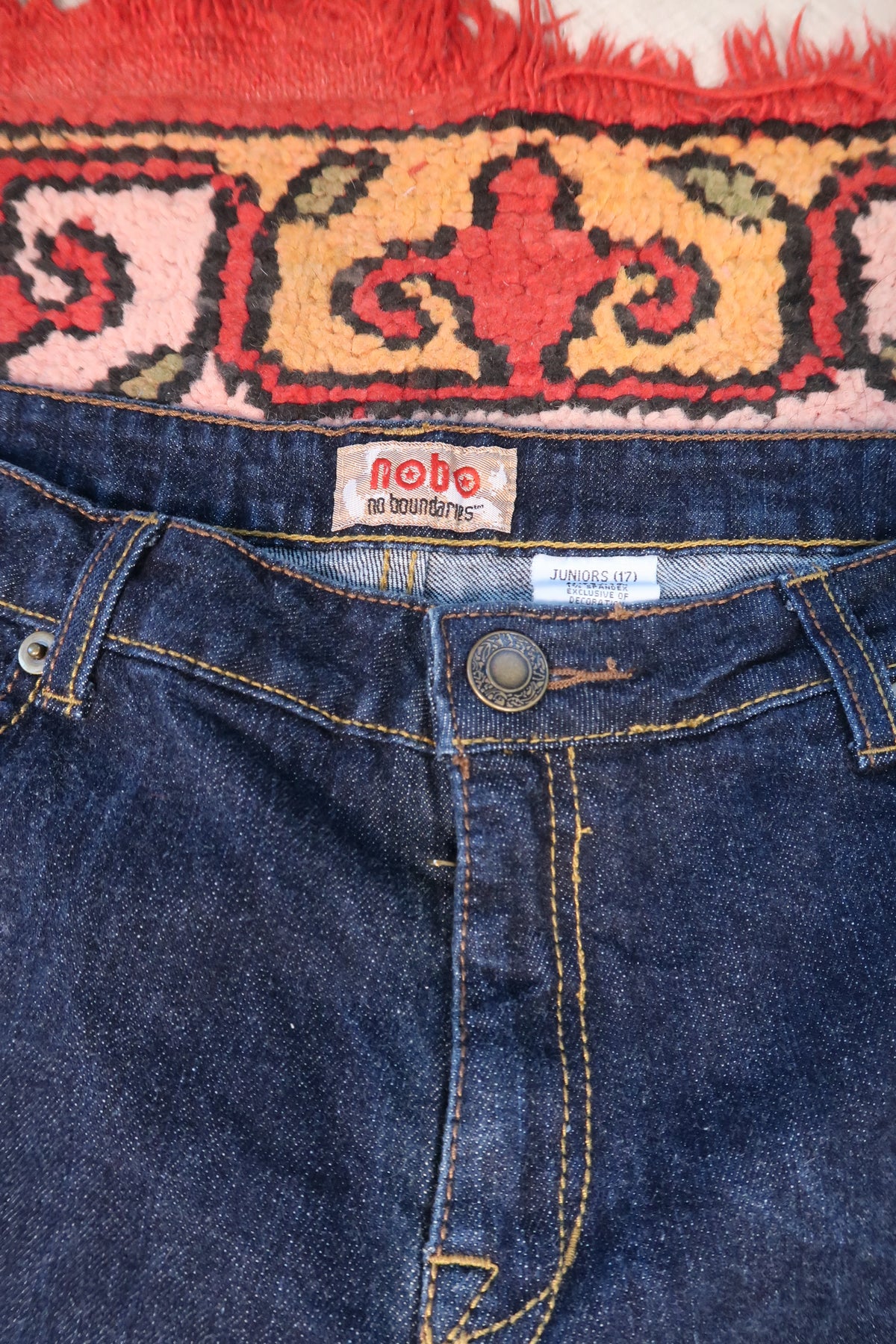 Vintage 2000s No Boundaries embroidered dark wash women's jeans by Elektra Vintage, showing detailed embroidery and classic fit.