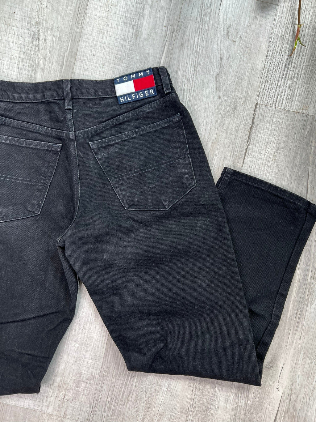 Relaxed fit black wash Tommy Hilfiger men's jeans from Elektra Vintage, showing the front view with classic stitching and logo detail.