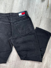 Load image into Gallery viewer, Relaxed Fit Black Wash Tommy Hilfiger Jeans
