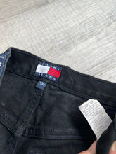 Load image into Gallery viewer, Relaxed Fit Black Wash Tommy Hilfiger Jeans
