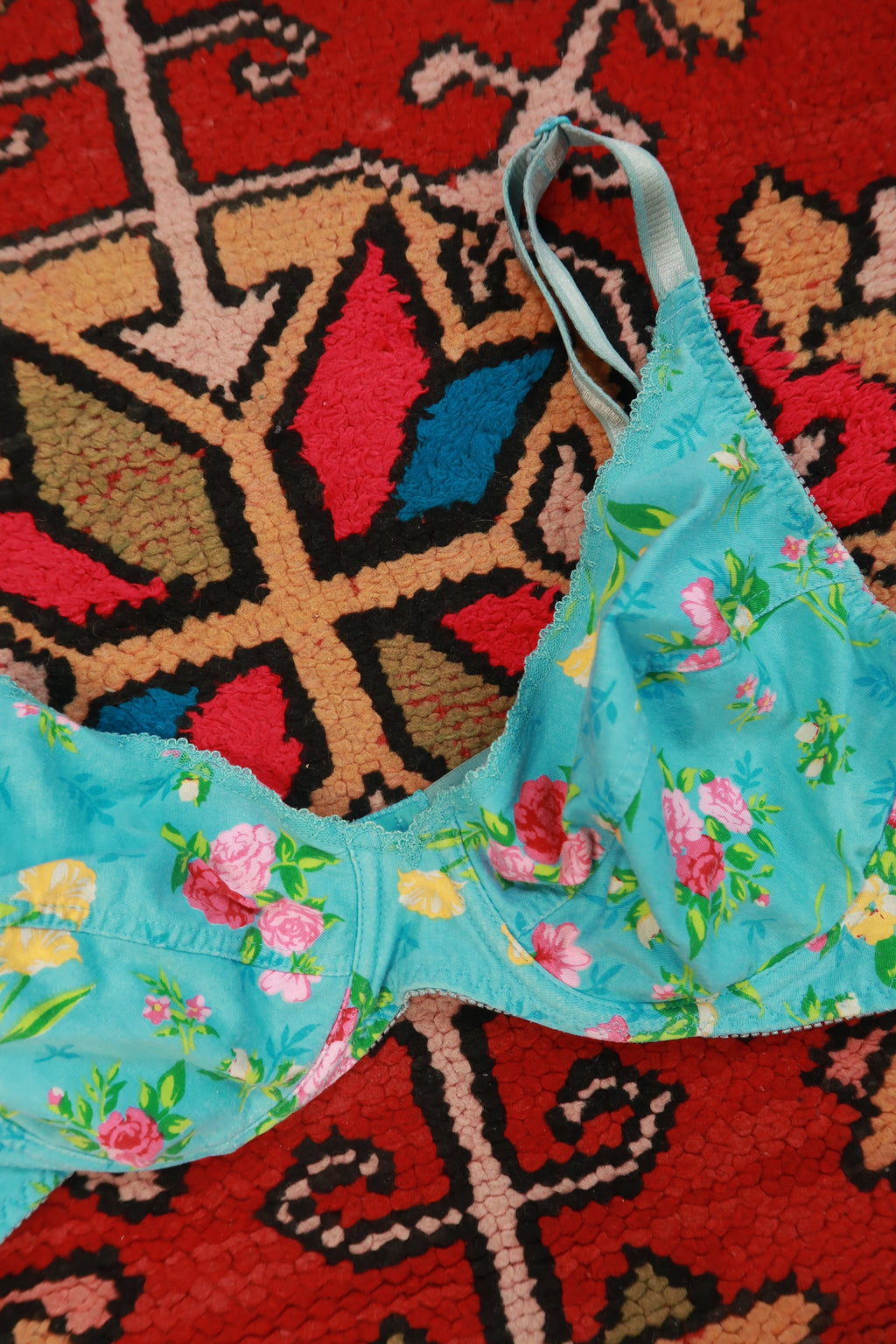 Vintage 2000s Victoria’s Secret blue floral cotton bra from Elektra Vintage, with delicate floral pattern and soft fabric.