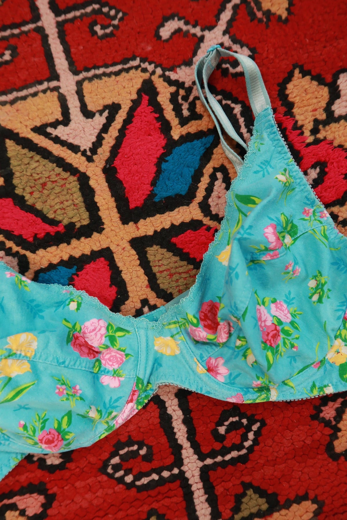 Vintage 2000s Victoria’s Secret blue floral cotton bra from Elektra Vintage, with delicate floral pattern and soft fabric.