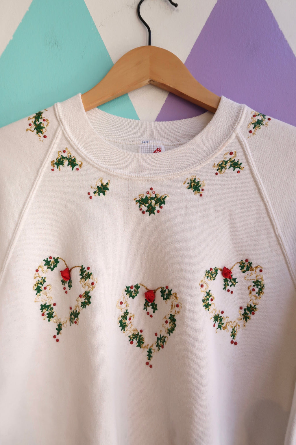 Vintage 90s Christmas Holly Heart Sweatshirt – White Pullover