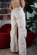 Load image into Gallery viewer, Vintage 2000s White Cargo Pants
