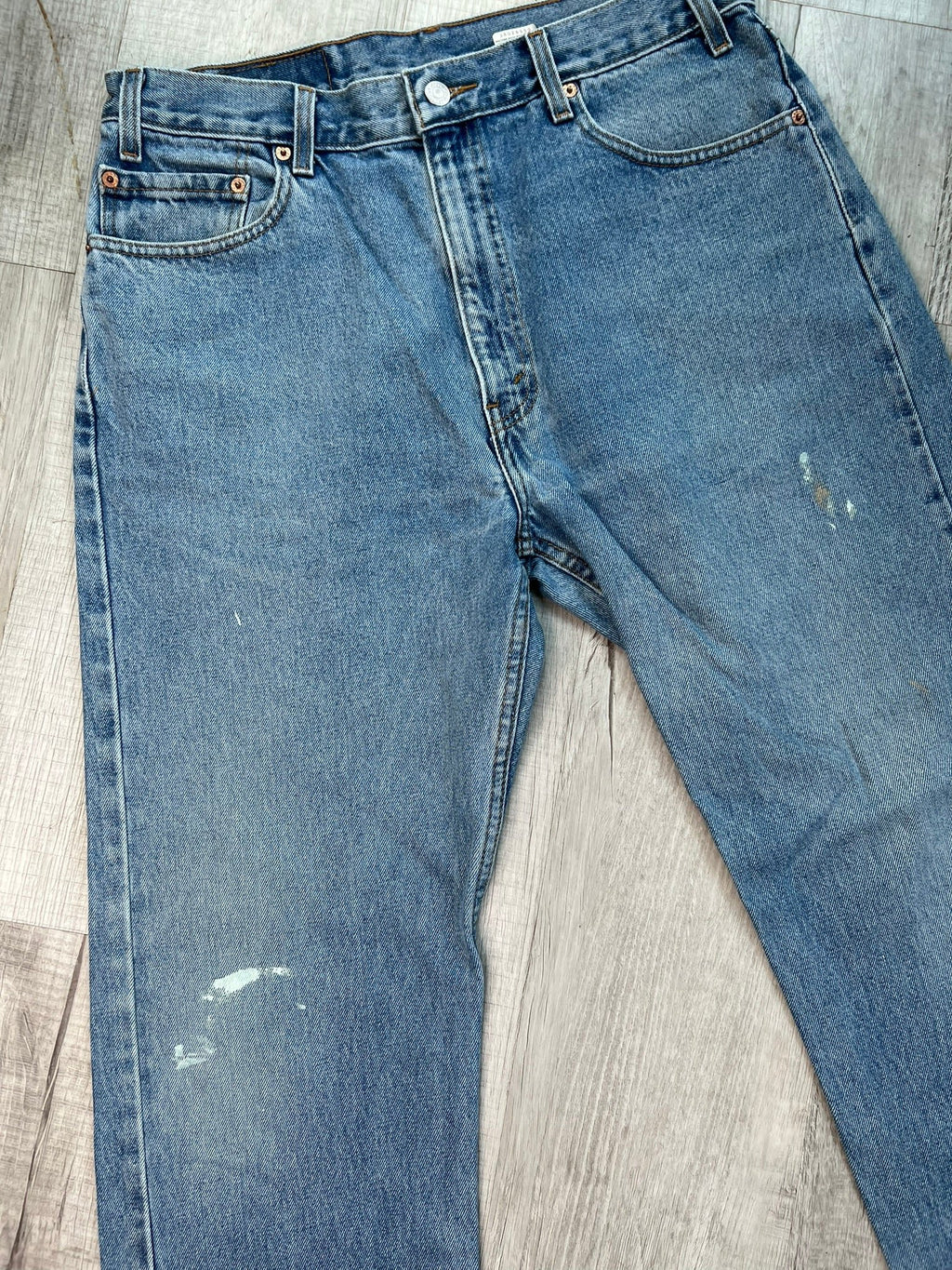 Elektra Vintage Levi’s 505 regular fit straight leg jeans in medium wash with paint splatter, men's denim bottoms.