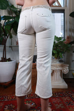 Load image into Gallery viewer, Vintage Cream Embroidered Waistband Low Rise Capris
