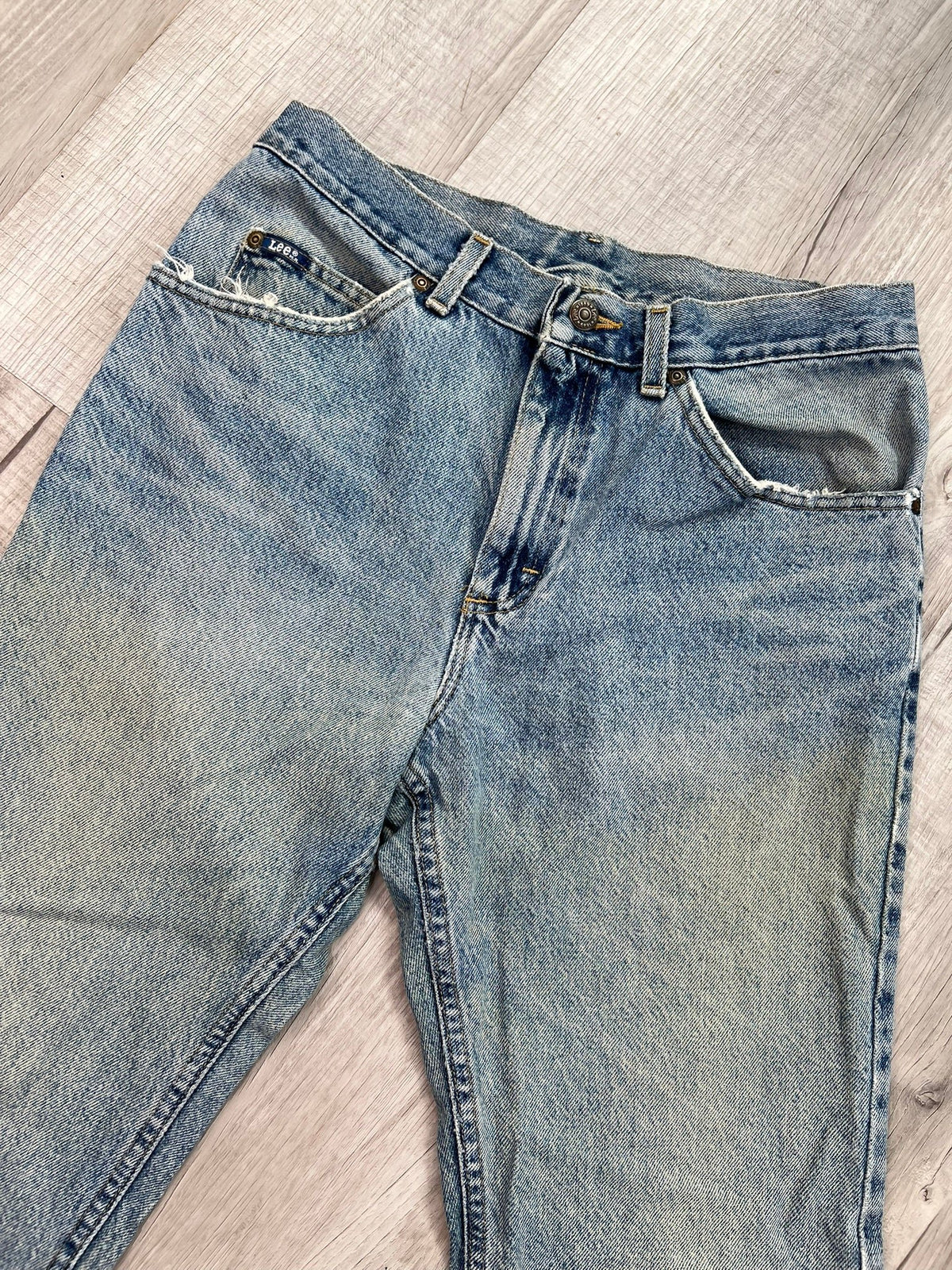 Elektra Vintage men's light wash high-waisted mom jeans with classic fit and denim texture.