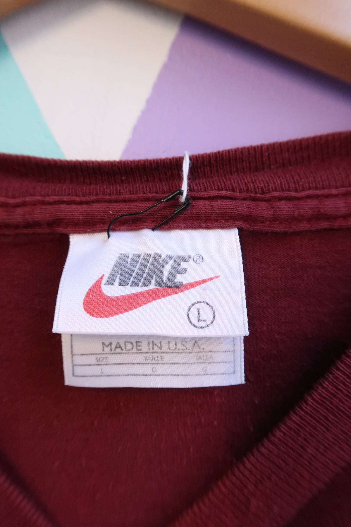 Vintage Y2K Nike Embroidered Graphic Tee – 2000s Burgundy Logo T-Shirt