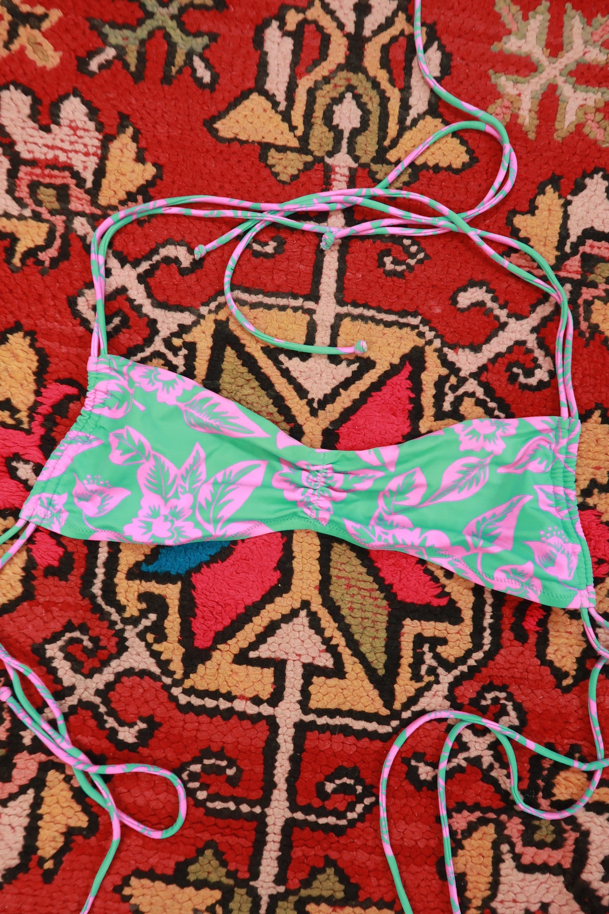 Vintage 2000s Victoria’s Secret tropical floral bandeau bikini top in vibrant colors, displayed on a mannequin.