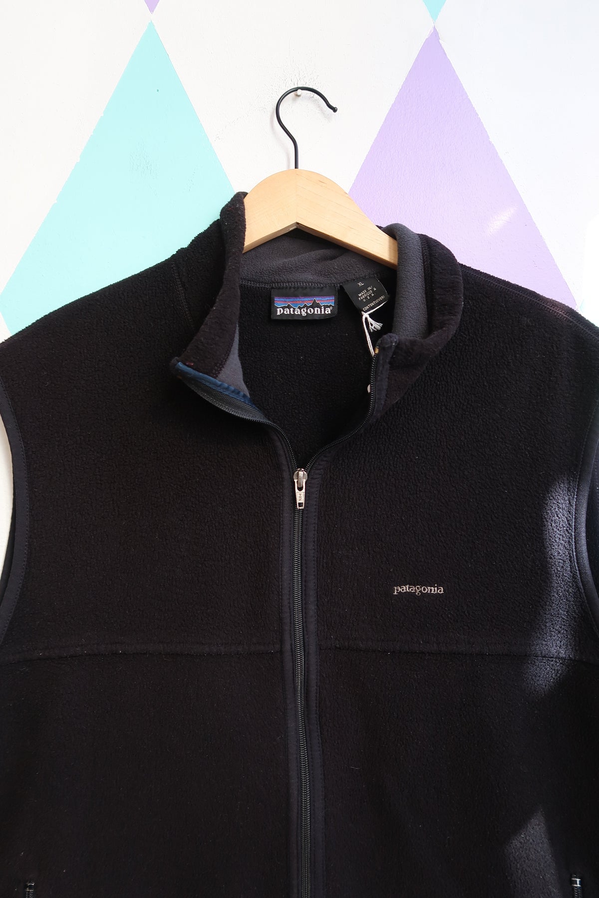 Men's vintage black fleece vest from Patagonia, Elektra Vintage brand, showing the front view with zip closure and sleeveless design.