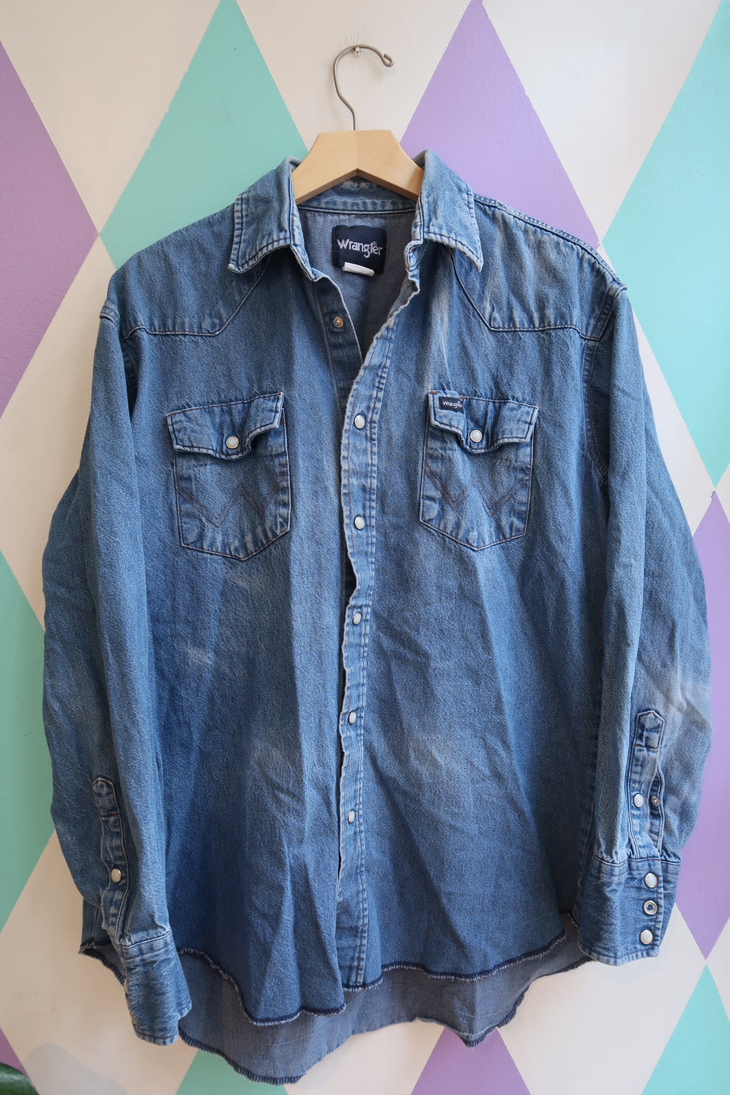 Vintage Wrangler Denim Western Snap Shirt – Classic Blue Jean Button-Up