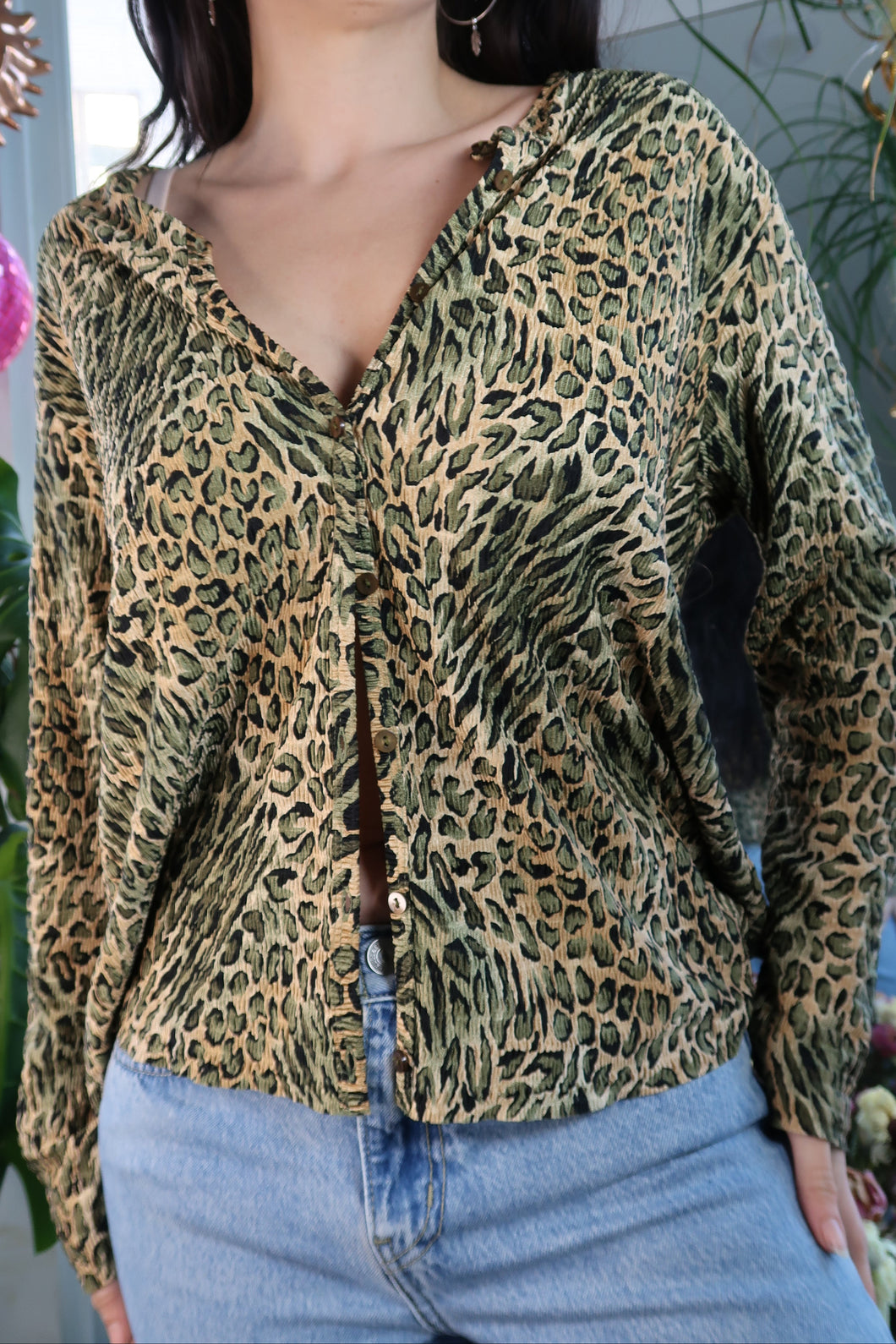 Vintage cheetah print long sleeve textured button up