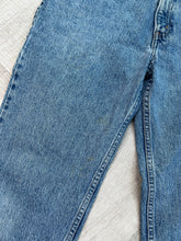 Load image into Gallery viewer, Vintage Levi&#39;s 512 Medium Wash Denim Jeans
