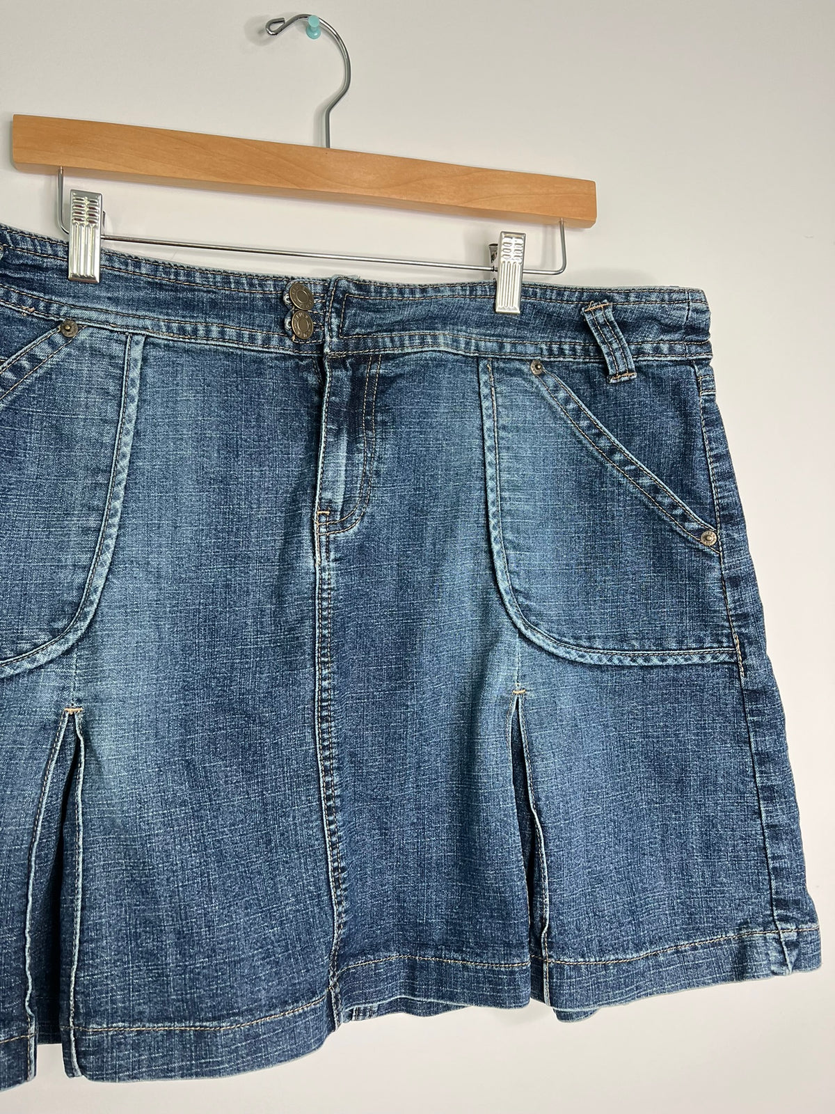 2000s Vintage Mwah Pleated Denim Mini Skirt - Elektra Vintage