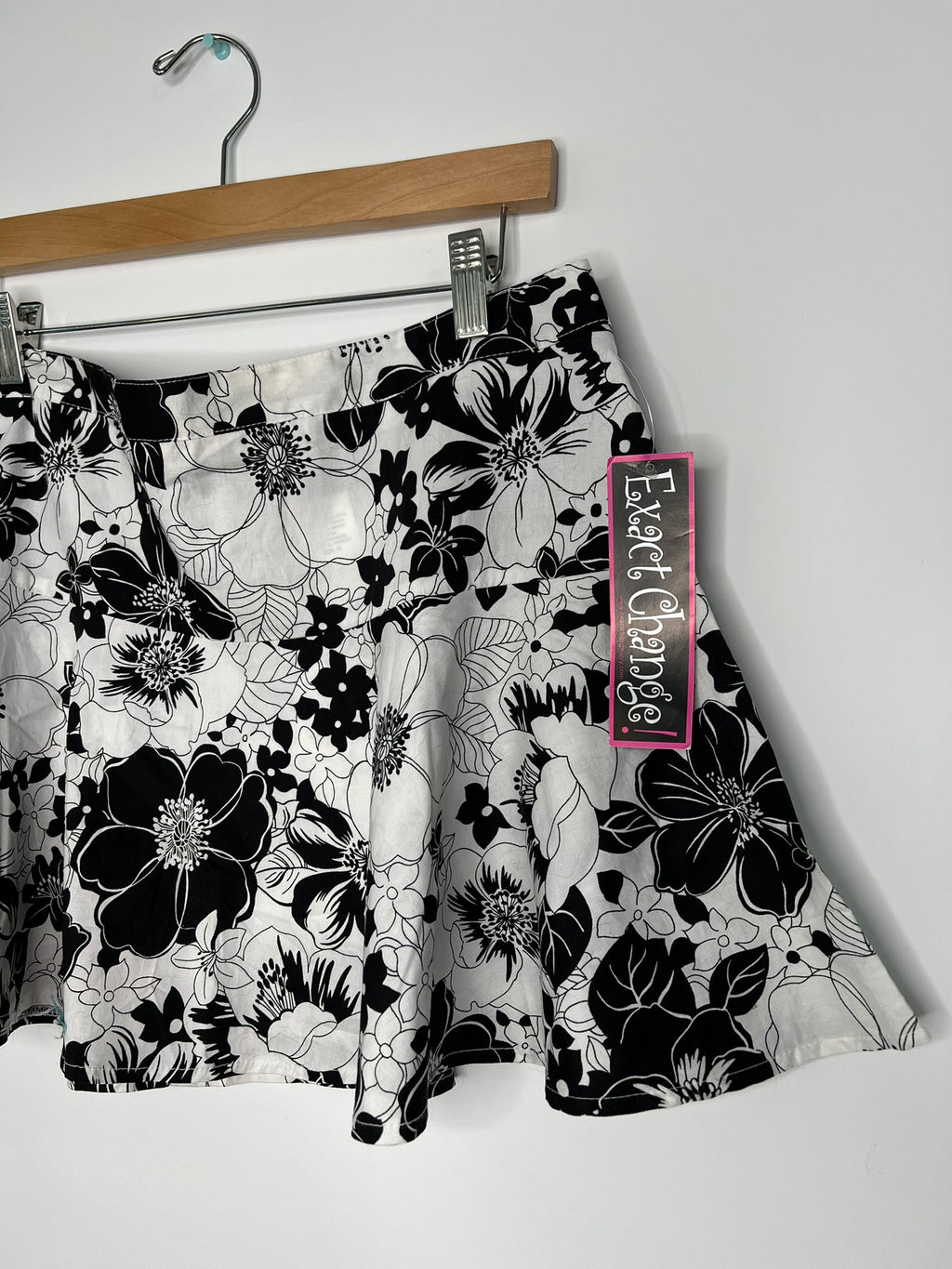 Vintage 2000s Elektra Vintage skirt with exact change pattern, high-waisted design, and retro style, shown in a close-up image.