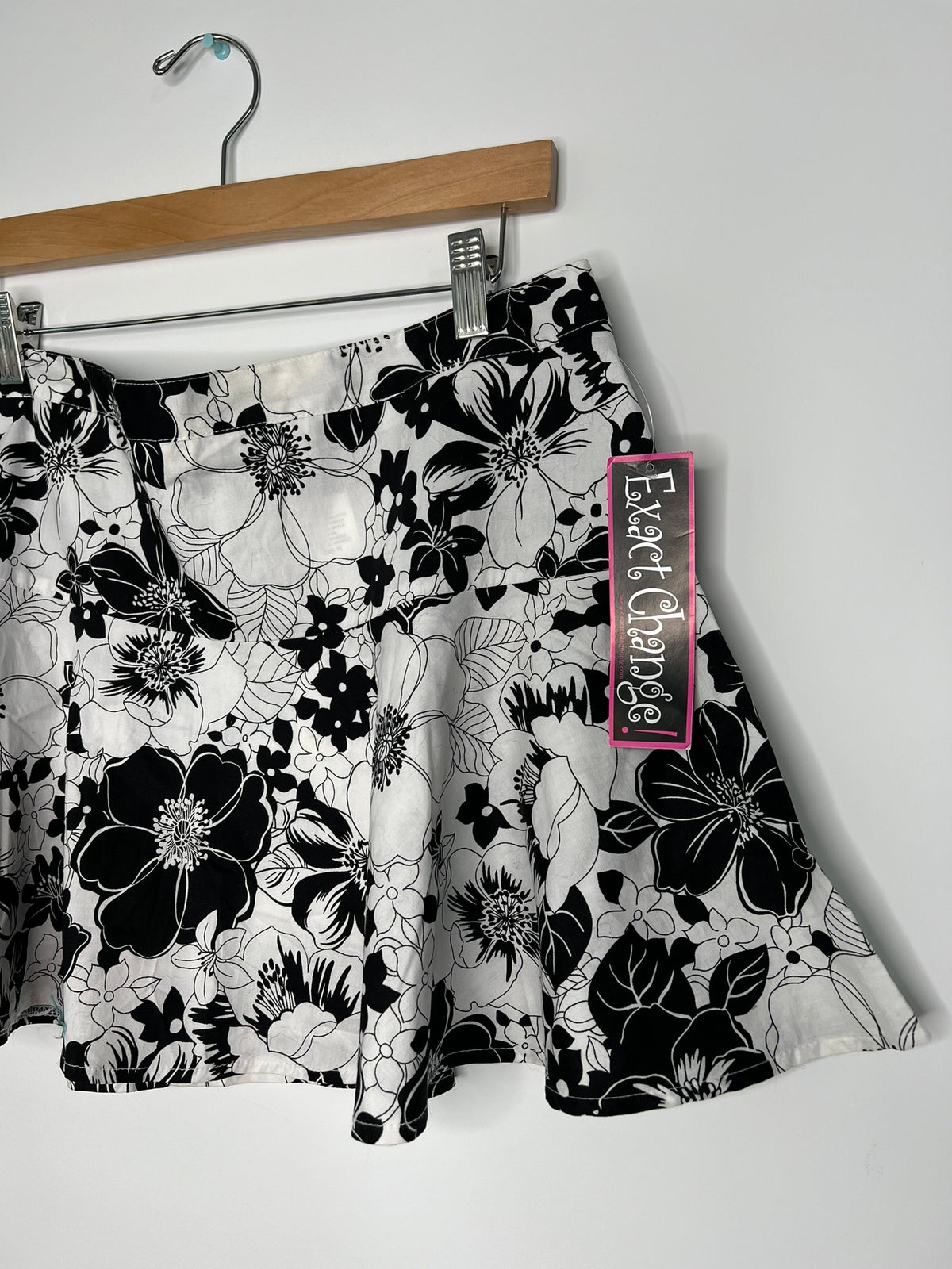 Vintage 2000s Elektra Vintage skirt with exact change pattern, high-waisted design, and retro style, shown in a close-up image.