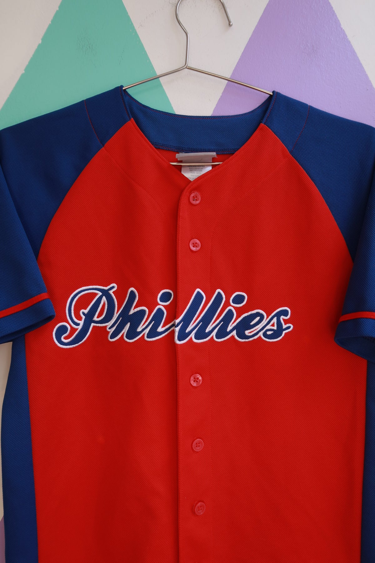 Women’s vintage Philadelphia Phillies Chase Utley #26 MLB baseball jersey in red and blue, casual top by Elektra Vintage.