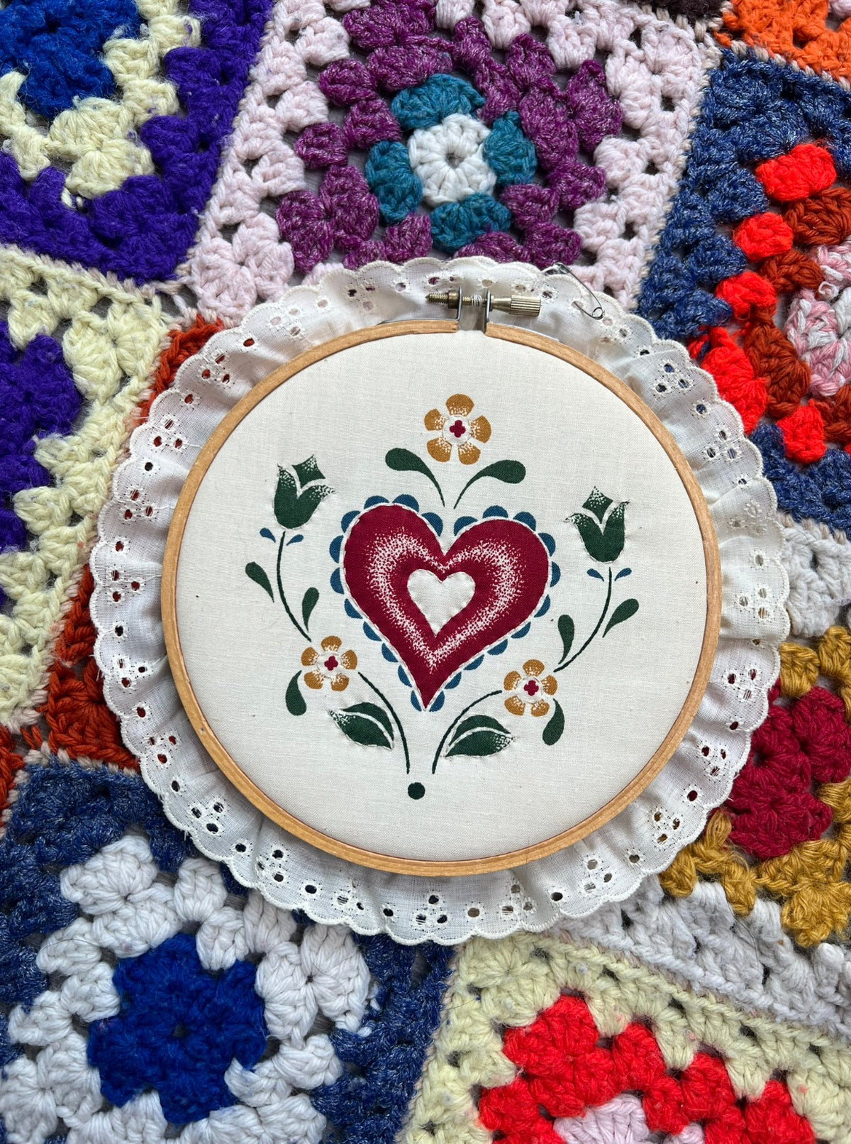Floral Heart Embroidery Hoop | Wall Decor | Hand-Stitched Art | Valentine's Day Gift Decor - Elektra Vintage