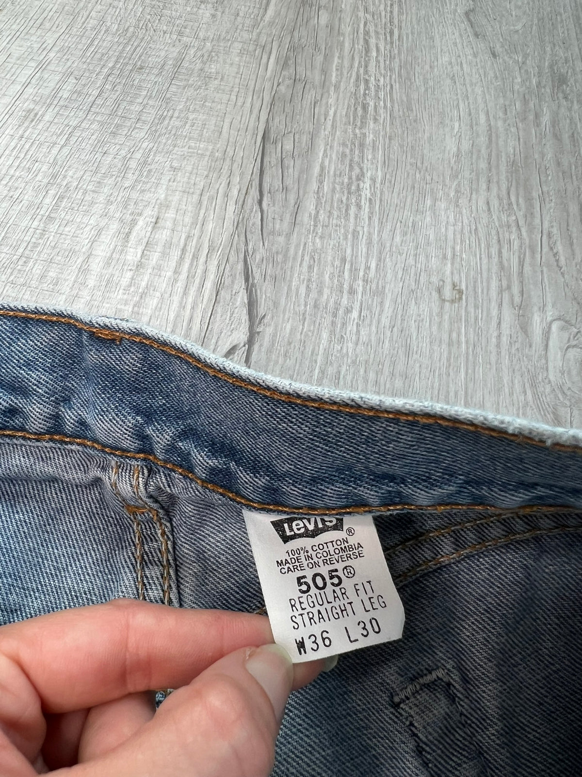 Men's Levi’s 505 straight fit jeans in medium wash with paint splatter details, casual denim bottoms by Elektra Vintage.