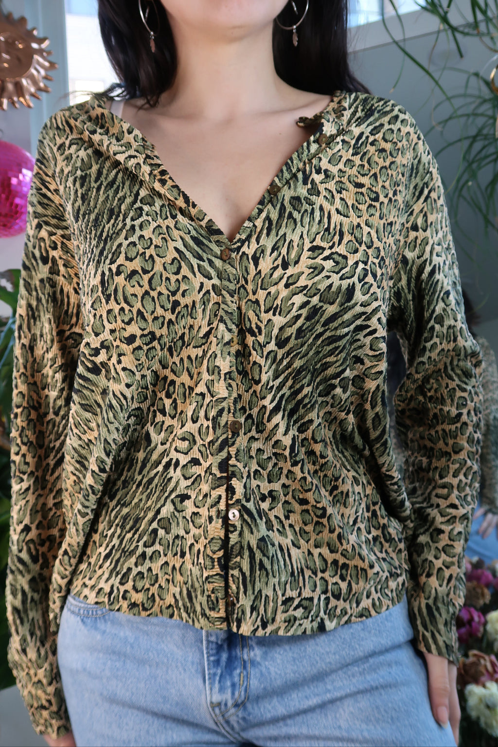 Vintage cheetah print long sleeve textured button up
