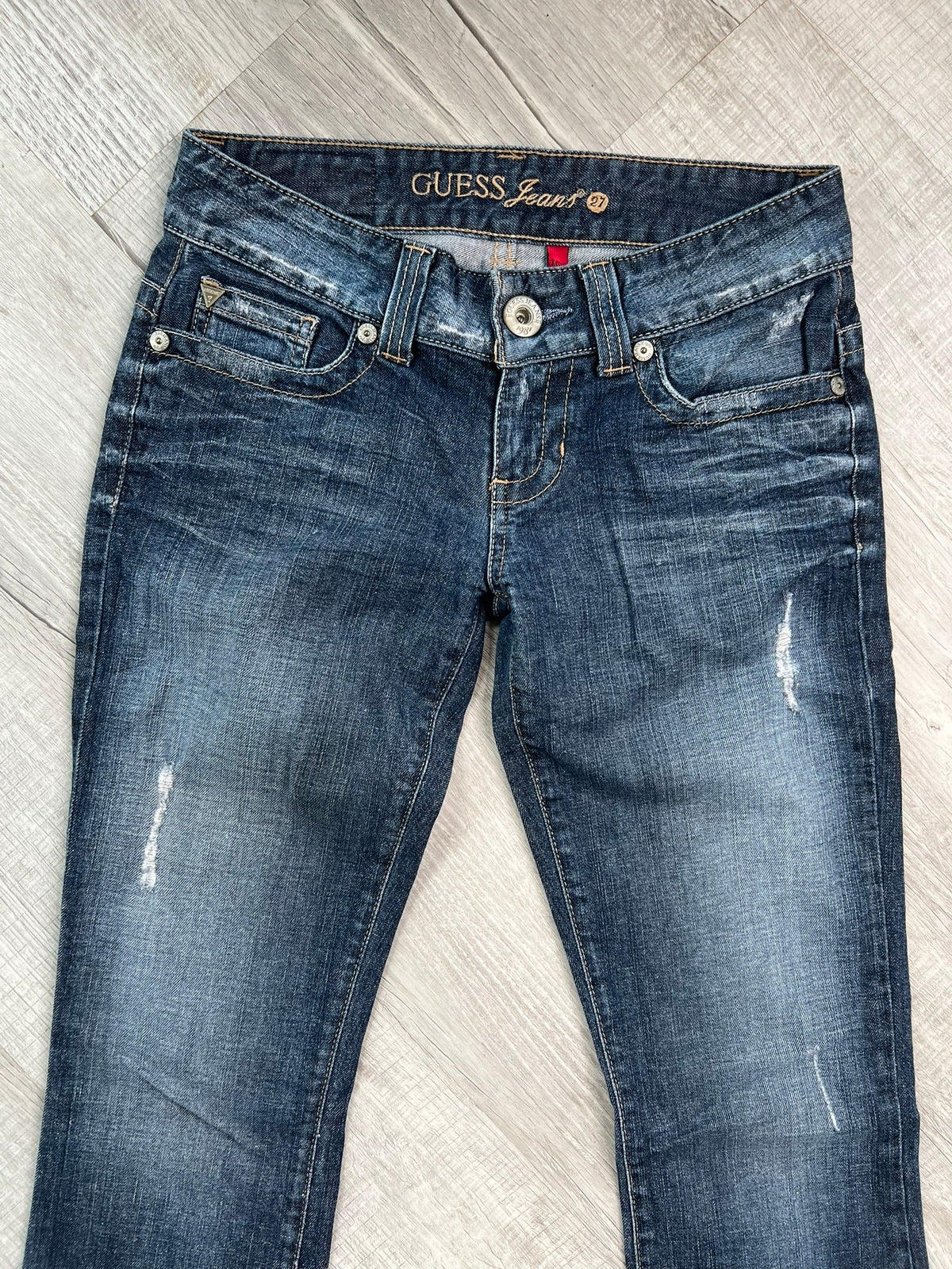 Vintage 2000s Guess low rise denim jeans for women, stylish retro women's bottoms from Elektra Vintage.