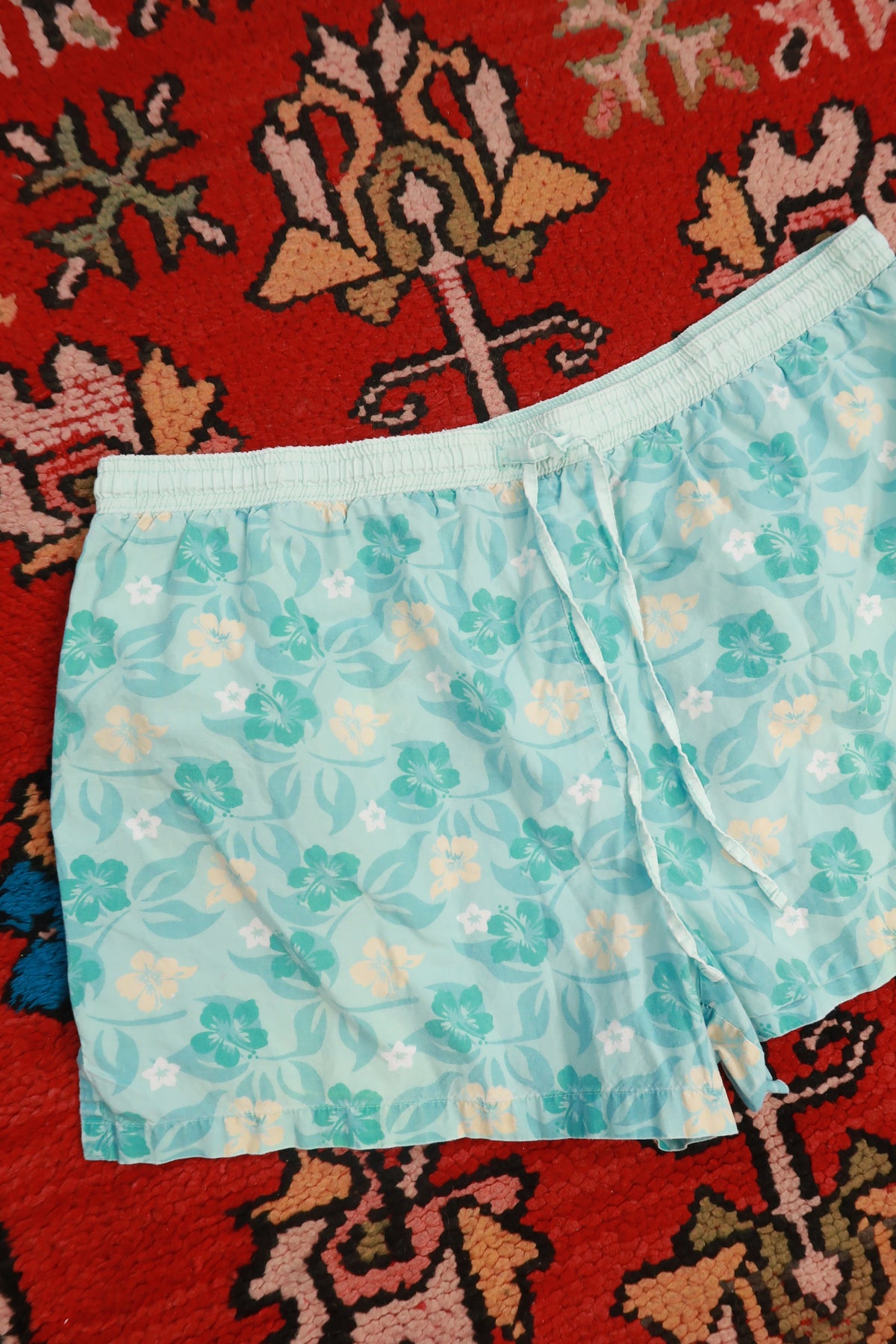 Vintage Nine West tropical floral cotton lounge shorts for women, featuring a vibrant Y2K-inspired design and comfortable fit.
