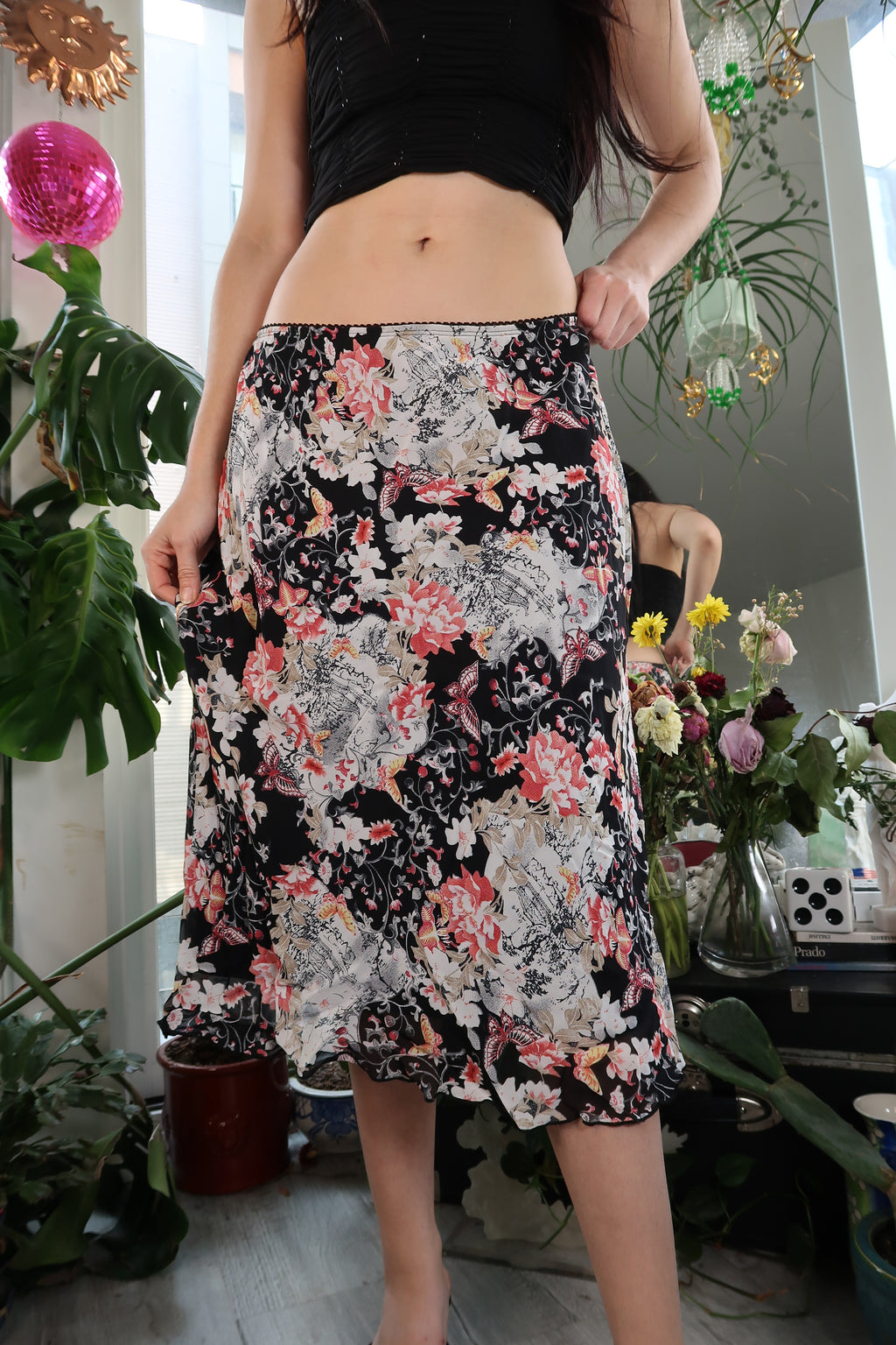 Elektra Vintage floral pattern skirt with retro design, high-waisted style, and vibrant colorful flowers on lightweight fabric.
