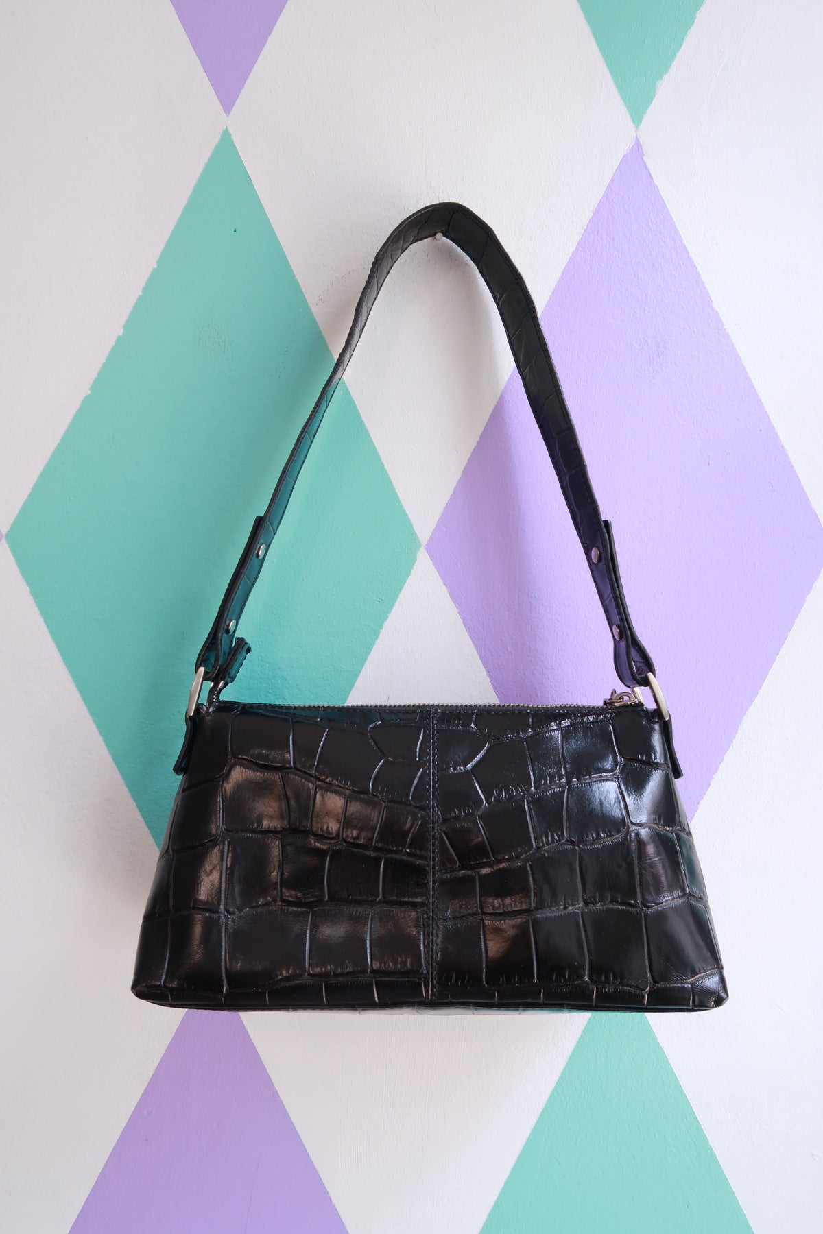 Black croc embossed shoulder bag by Elektra Vintage, vintage 2000s Y2K style with baguette shape and zip pocket detail.