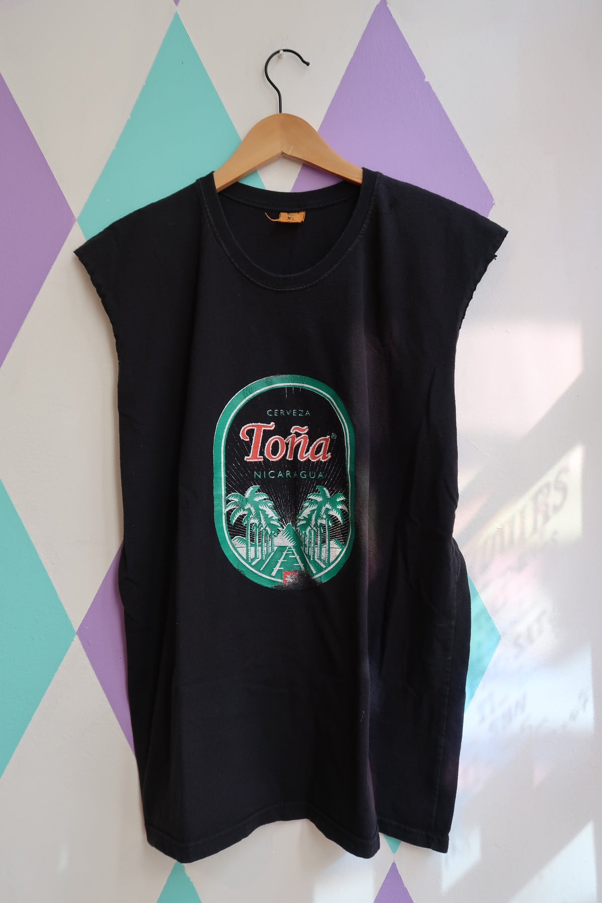 Vintage 90s Graphic Tank/Cutoff- Toña
