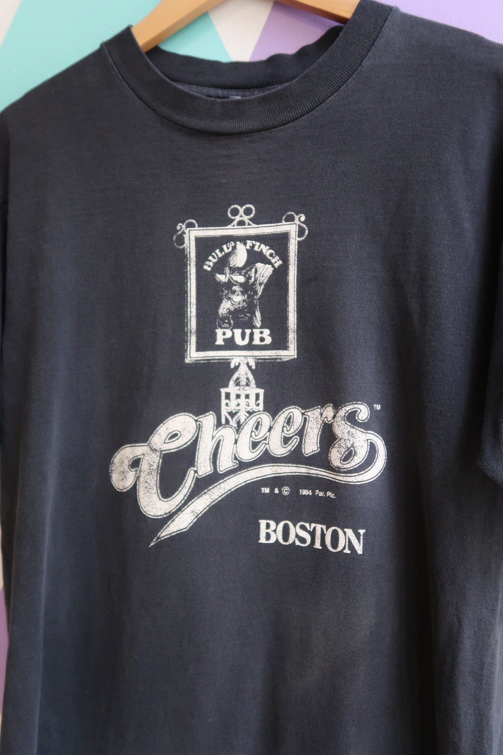 Vintage 90s Cheers Boston Bull Finch Bar Graphic Tee - Elektra Vintage
